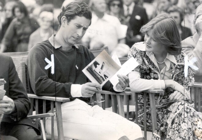 1977. gadā lēdiju Sāru vienoja romāns ar princi Čārlzu.