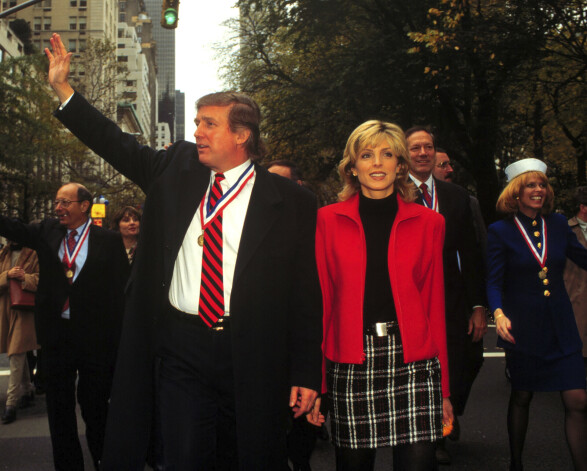 Tramps ar otro sievu Marlu Meiplsu 1995. gada novembrī. Donalds aizvien bija precējies, kad “aplidoja” Diānu.