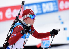 Latvijas biatlonisti pasaules čempionātā stafetē finišē 22.vietā; Rastorgujevs trasē nedodas