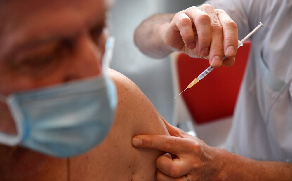 Iekavē slimnīcu pacientu vakcinēšanu pret Covid-19, lai gan prioritāšu rindā viņi ir augstāk par citiem