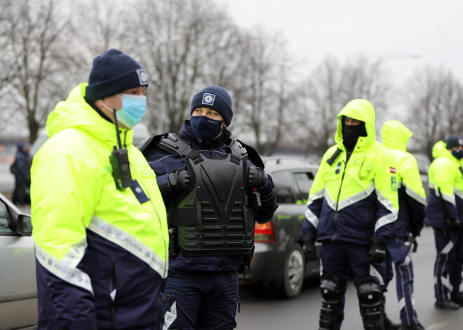 Demokrātija ir pāraugusi visatļautībā: Covid-19 krīze aktualizē problēmu policistu darba praksē