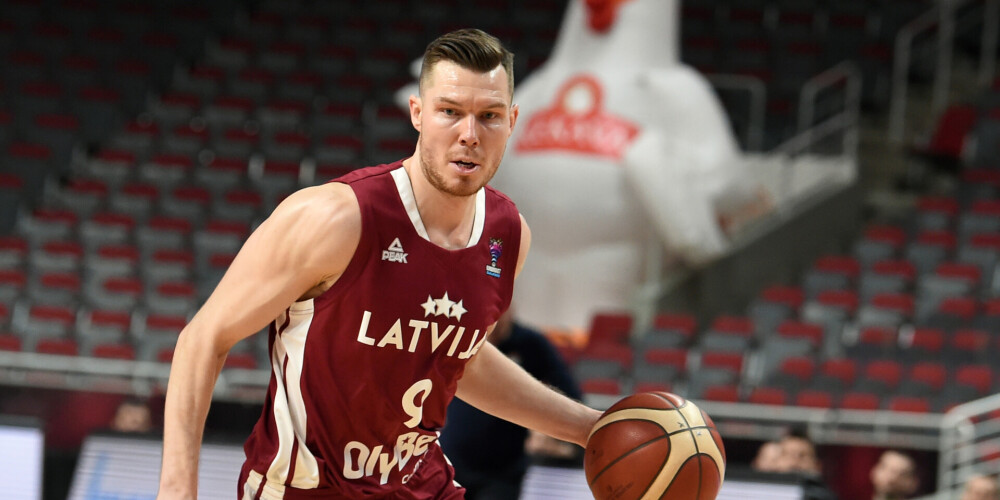 Latvijas basketbola izlases spēlētājs Dairis Bertāns (nr.9,sarkans) Eiropas čempionāta kvalifikācijas turnīra spēlē basketbolā vīriešiem starp Latvijas un Bulgārijas komandām "Arēnā Rīga".