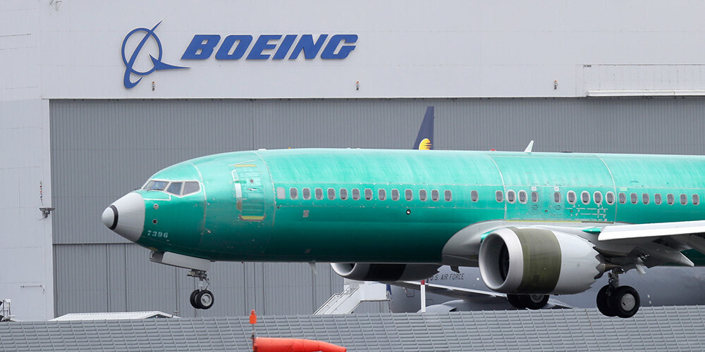 Pēc problēmām ar dzinēju, aviācijas kompānija aptur 128 lidmašīnu "Boeing 777" izmantošanu