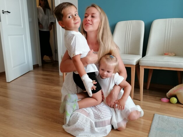 Edija sieva Vasilisa ar bērniem, kam doti erceņģeļu vārdi – Mihaels un Ioanna.