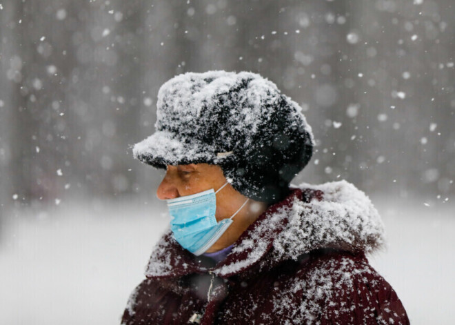 Начинается вакцинация латвийцев старше 70 лет. Как подать заявку?