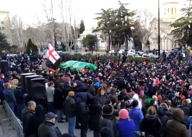 Pēc opozīcijas līdera aizturēšanas Gruzijā izcēlušies protesti