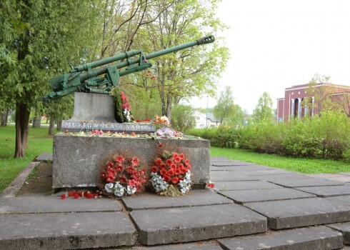 Naktī Jēkabpilī nozagts lielgabals no padomju memoriāla