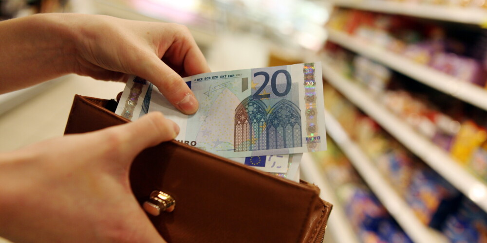 Algu pēc nodokļiem līdz 450 eiro pērn Latvijā saņēma piektā daļa strādājošo