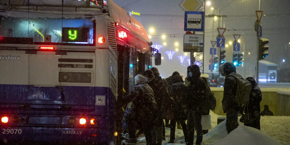 Rīga pagaidām neatcels atlaides sabiedriskajā transportā