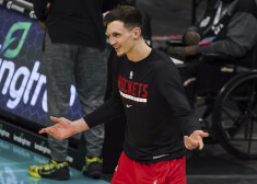 Rodions Kurucs Hjūstonas "Rockets" komandā pagaidām ticis pie ļoti pieticīga spēles laika. 