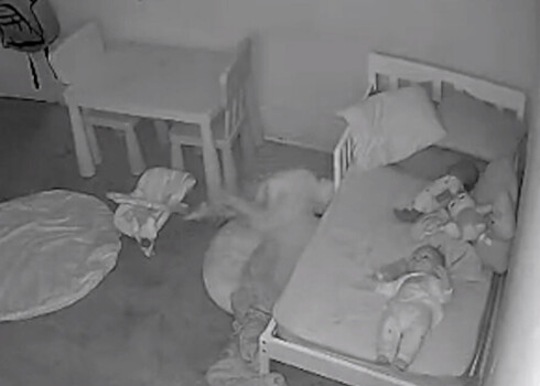 Vīrietis apgalvo, ka bērna istabā pastāvīgi notiek paranormālas lietas. Šoreiz piedzīvotais kļuvis par īstu murgu.