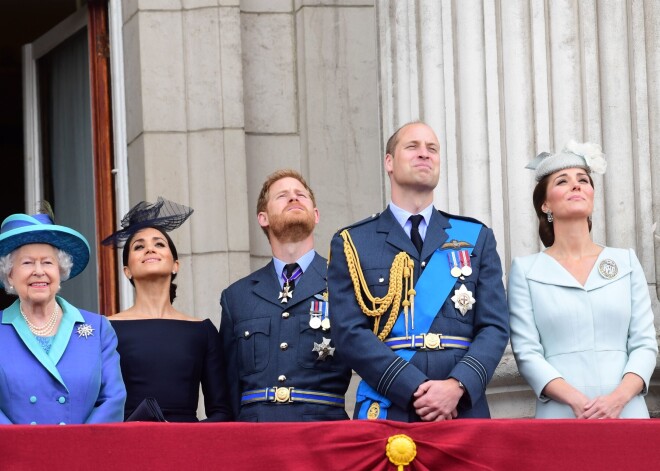 Стали известны детали секретного разговора Елизаветы II с принцем Гарри