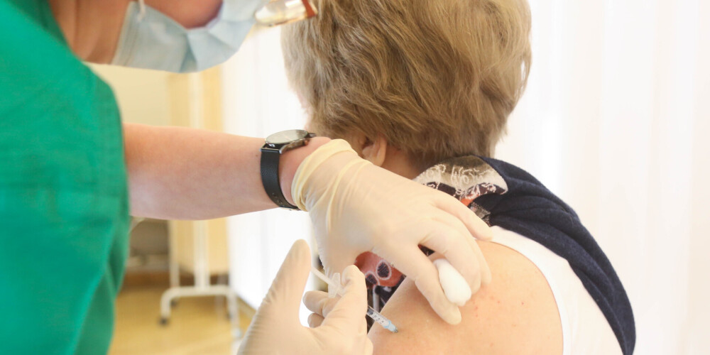 Šonedēļ pret Covid-19 vakcinēti vairāk nekā 8500 senioru