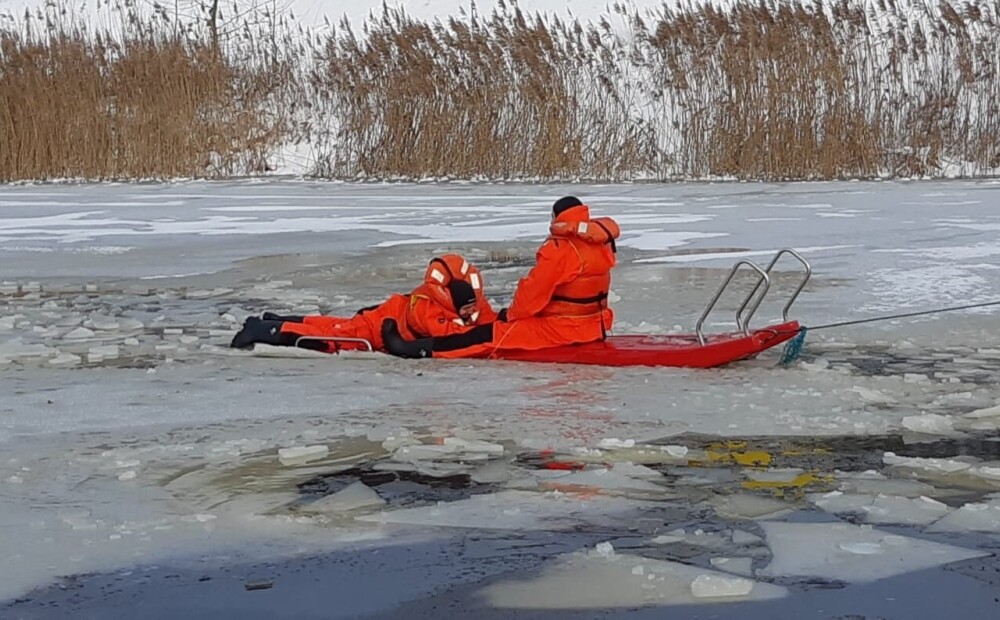 Pagājušajā diennaktī VUGD izglābis septiņus ledū ielūzušus cilvēkus