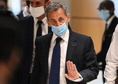 Francijas eksprezidentu Sarkozī atzīst par vainīgu korupcijā, bet uz cietumu nebūs jādodas