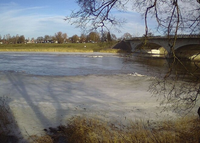 Ņemot vērā ledus biezumu, Jelgavā un novadā plūdus neprognozē