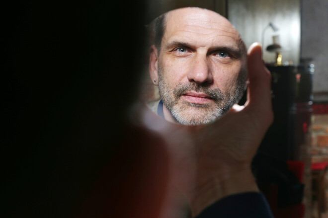 "Biežākie iestrēgumi parasti skar attiecības – gan pārī, gan ar bērniem, vecākiem, kolēģiem," stāsta viens no spoguļošanas metodes līdzautoriem Didzis Jonovs.