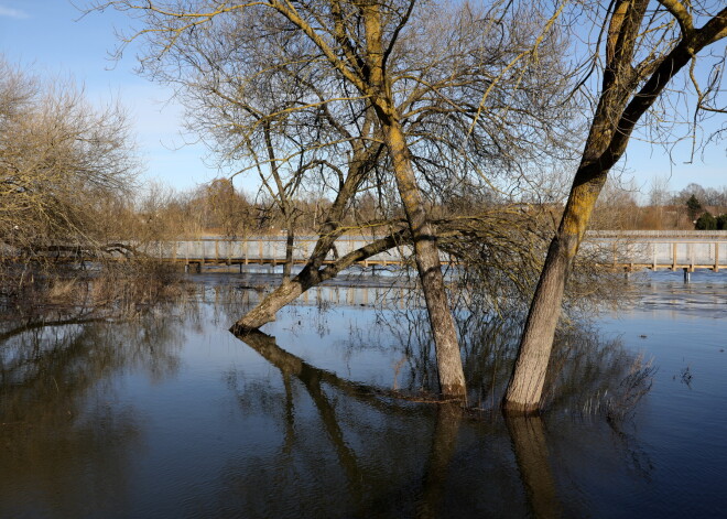Vairākos novados ūdens līmeņa celšanās dēļ izsludina oranžo brīdinājumu