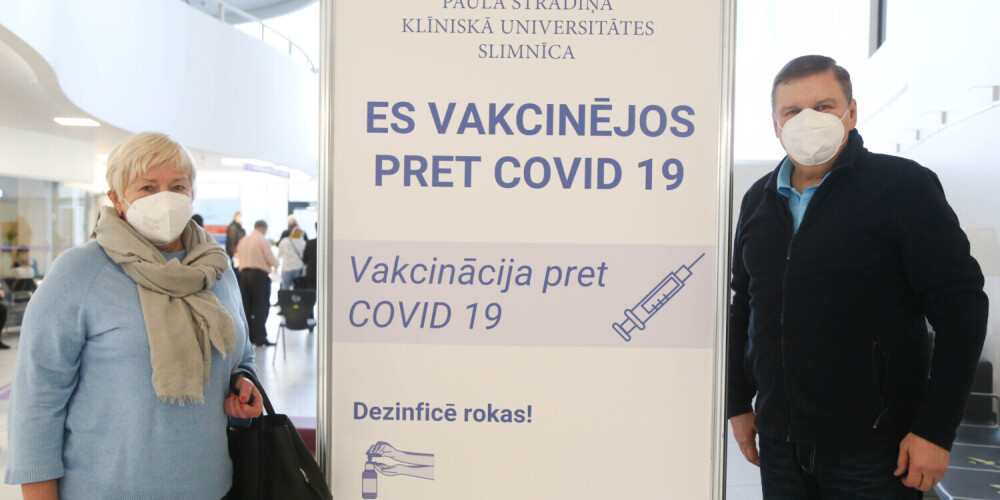 Вакцину от Covid-19 получили более 12 600 пенсионеров Латвии