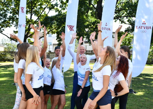 Olimpiskā mēneša sauklis un oficiālais tēmturis sociālajos tīklos tradicionāli ir “Mēs esam #SPORTIŅĀ”.
