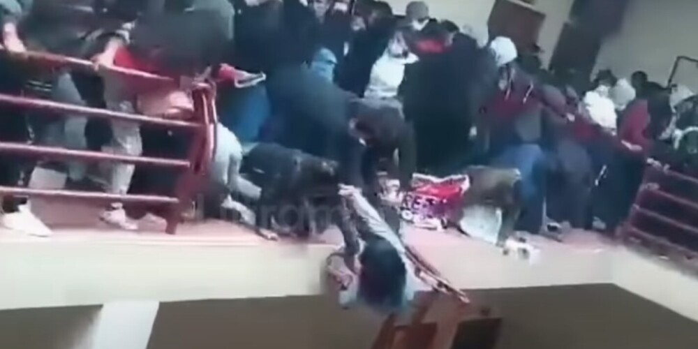 Трагическое видео: давка на лестнице в университете привела к гибели семи студентов