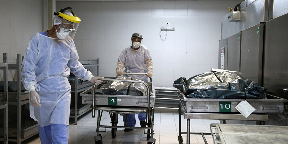 Brazīlijā trešdien tika reģistrēti 1910 jauni ar Covid-19 saistīti nāves gadījumi.