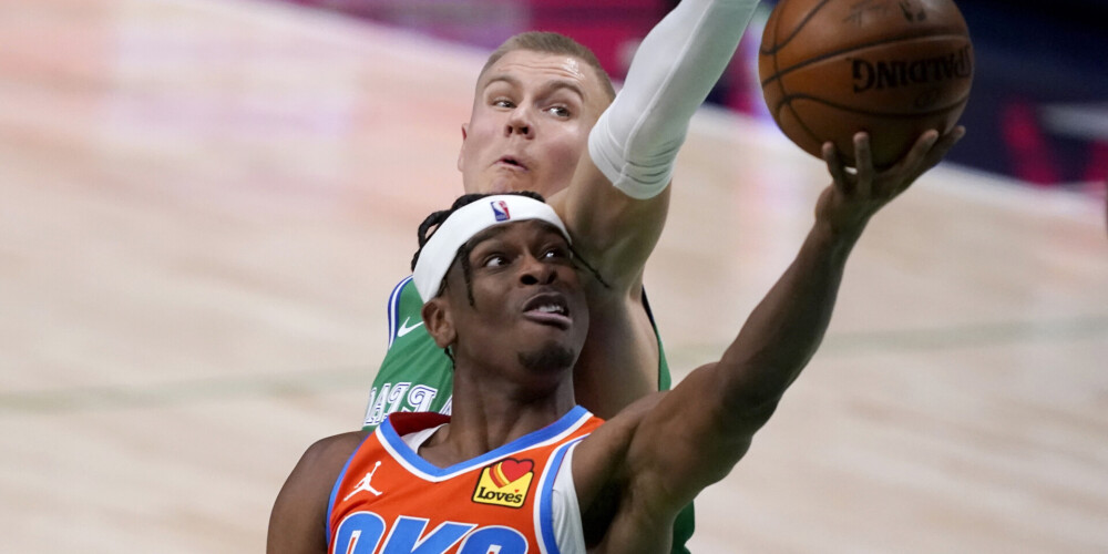 Oklahomasitijas "Thunder" (angļu: Oklahoma City Thunder) ir profesionāls ASV basketbola klubs, kas ir bāzēts Oklahomasitijā, Oklahomas štatā, ASV. Klubs spēlē Nacionālās basketbola asociācijas Rietumu konferences Ziemeļrietumu divīzijā. Tas tika dibināts 1967. gadā kā Sietlas "SuperSonics" un kopš dibināšanas brīža spēlē NBA. Viens no pazīstamākajiem "Thunder" pašreizējiem spēlētājiem ir Rasels Vestbruks,kurš 2016/2017 gada sezonā vidēji izcēlās ar Triple-double (divciparu rādītājs trīs statistikas rādītājos)