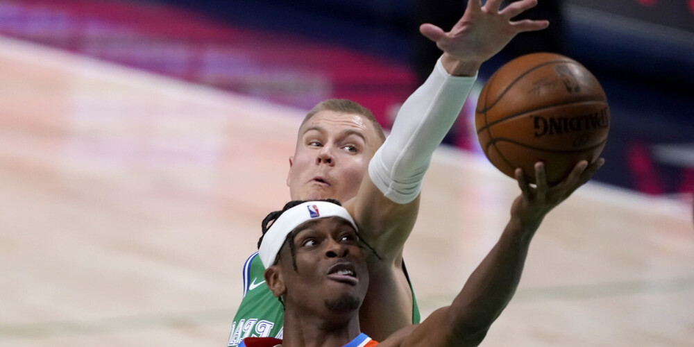 Šejs Gildžess-Aleksandrs (dzimis 1998. gada 12. jūlijā Toronto, Kanādā) ir kanādiešu basketbolists, kurš spēlē aizsarga pozīcijā. Savu NBA karjeru viņš sāka Losandželosas "Clippers" komandā, bet tika aizmainīts uz Oklahomsitijas "Thunder" darījumā, lai Kalifornijas klubs iegūtu Polu Džordžu.