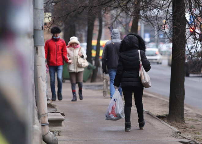 Puse Latvijas iedzīvotāju Covid-19 pandēmijas ietekmē izjūt bailes par nākotni