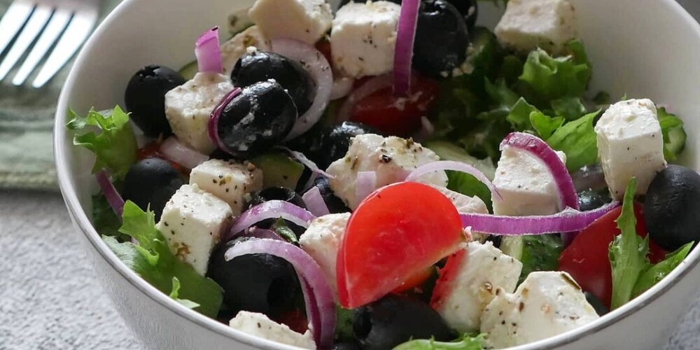 "Этот салат я могу есть бесконечно": кулинарный блогер поделилась рецептом своего любимого блюда