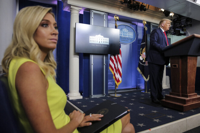 Keilija Makenanija, strādājot Trampa administrācijā.