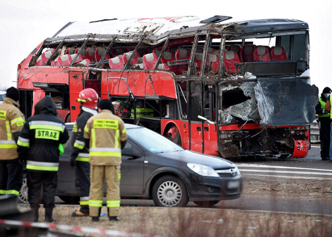 Ukrainas satiksmes autobusa avārijā Polijā gājuši bojā seši un ievainoti 40 cilvēki