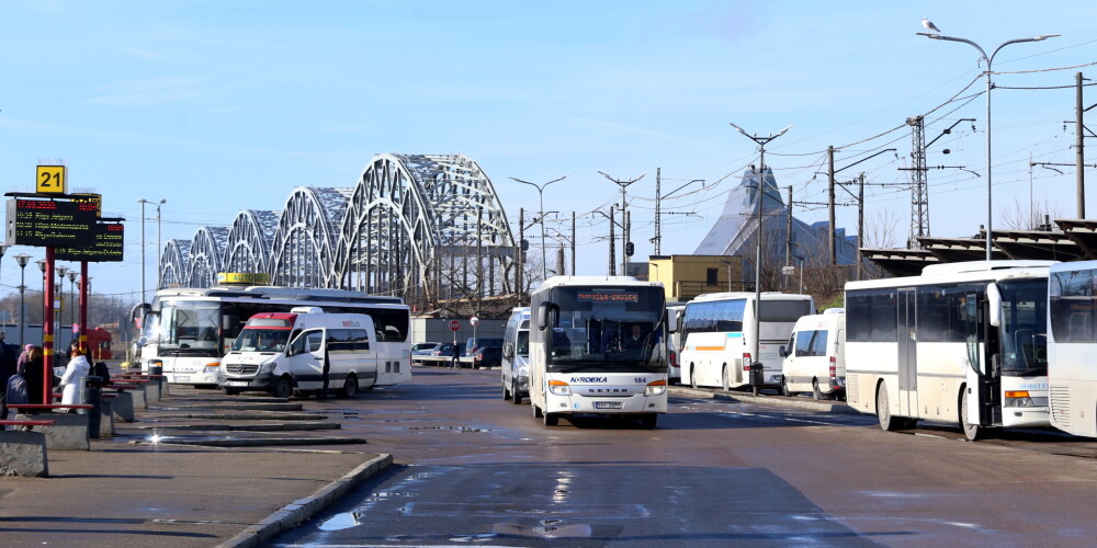 SPKC ziņo: ar Covid-19 inficējies pasažieris ar sabiedrisko autobusu braucis no Saldus novada uz Rīgu