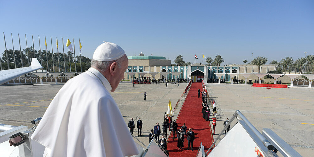 Pāvests Francisks noslēdzis līdz šim bīstamāko vizīti un devies atpakaļ uz Romu