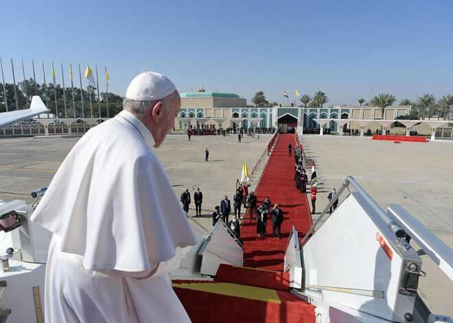 Pāvests Francisks noslēdzis līdz šim bīstamāko vizīti un devies atpakaļ uz Romu