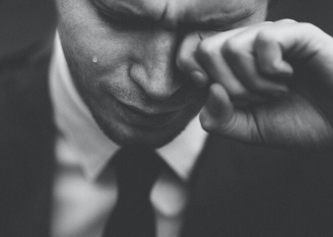 Отличный подарок на 8 Марта! Девушкам предложили сдавать бывших парней в военкомат