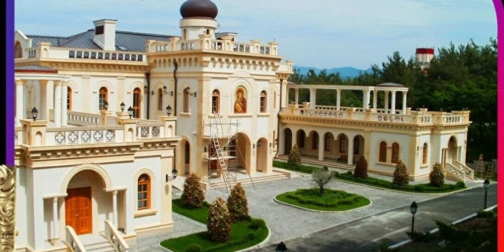 Maskavas patriarhs Kirils arī uzcēlis greznu pili Gelendžikā, kaimiņos "Putina pilij"
