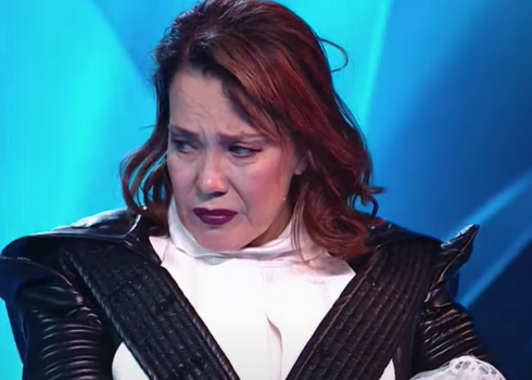 Драма на шоу "Маска": Азиза разочаровалась в жюри и со слезами покинула студию