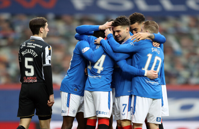 Glāzgovas "Rangers" futbolisti pārliecinoši kļuvuši par Skotijas čempioniem.