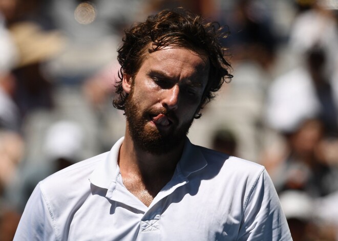 Ernests Gulbis Marseļā izstājas soli no pamatturnīra