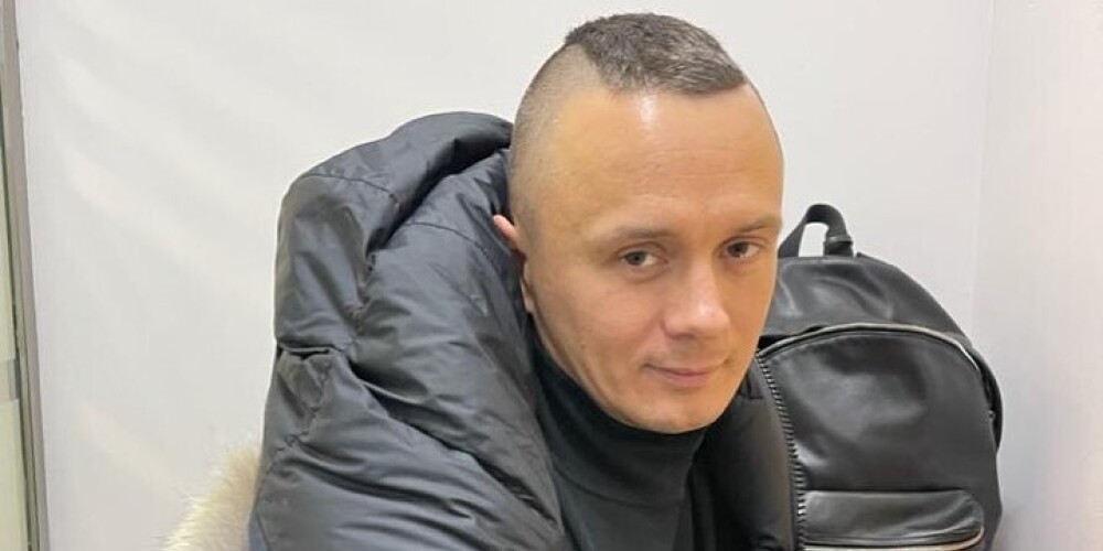 Илья Соболев — стендап-комик, шоумен, телеведущий, актер, музыкант, участник красноярской КВН-команды, которому удалось продолжить карьеру на телевидении. Артист утверждает, что все свободное время посвящает написанию шуток. Благодаря трудолюбию и неуемной энергии сегодня юморист считается одним из лучших представителей жанра стендапа.