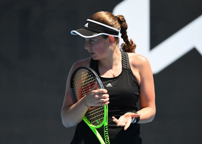 Ostapenko pārliecinošs zaudējums Dubaijas "WTA 1000" turnīra otrajā kārtā