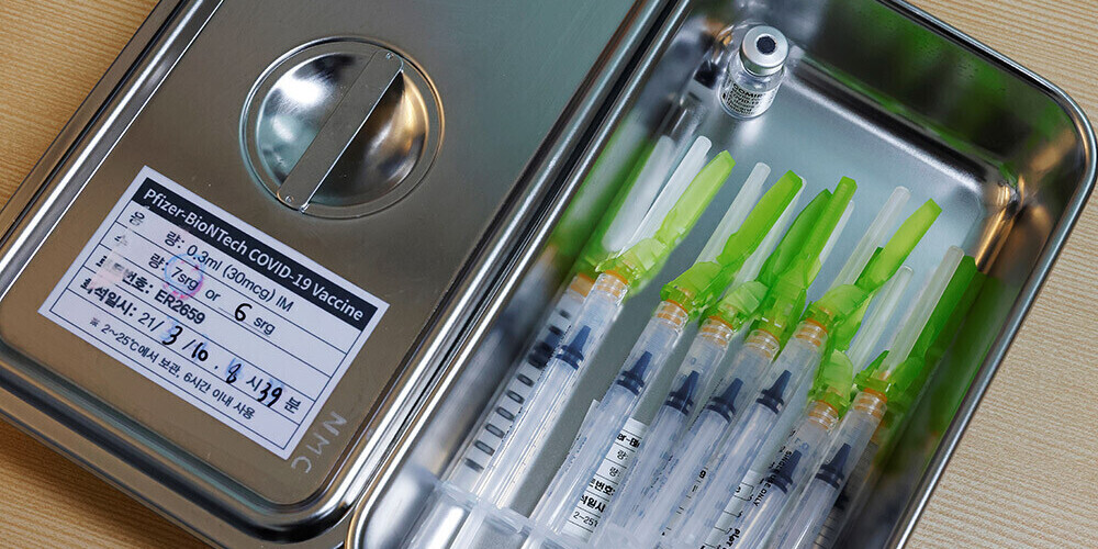 Латвия в середине марта получит больше вакцин Pfizer/BioNTech, чем планировалось