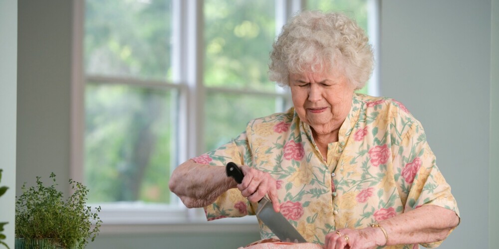Kādus pārtikas produktus ieteicams uzturā lietot senioriem? Skaidro uzturzinātniece