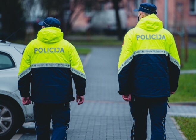 Policija konstatē, ka Rīgas baznīcā vienuviet pulcējas aptuveni 250 personas