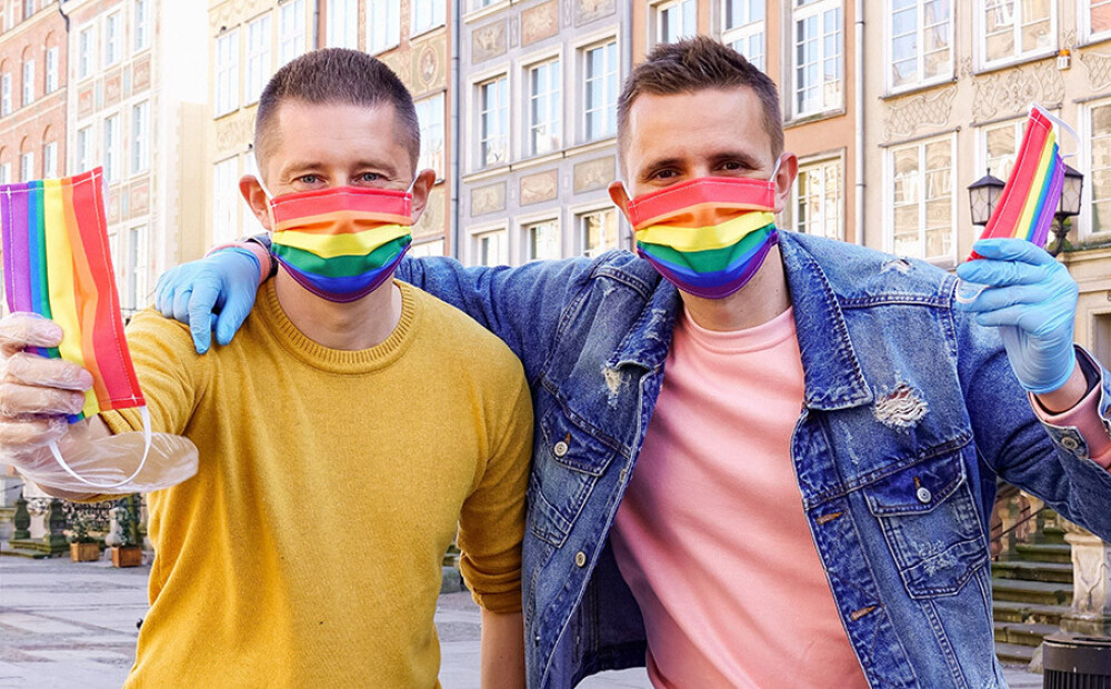 Polija gatavo grozījumus, kas aizliegs gejiem un lesbietēm adoptēt bērnus