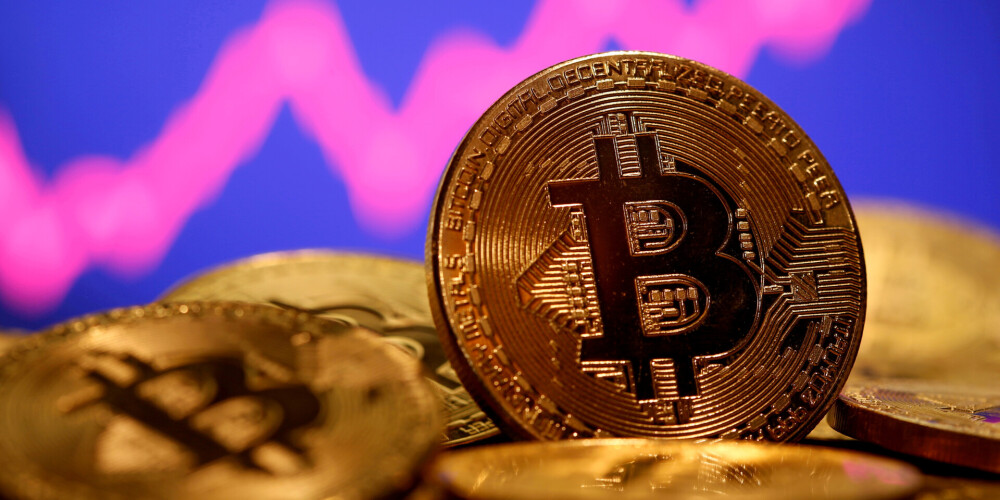 "Bitcoin" vērtība pirmo reizi pārsniegusi 60 000 dolāru