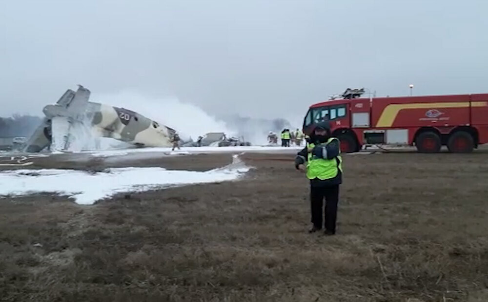 Kazahstānā mirkli pirms nosēšanās avarē lidmašīna; gājuši bojā 4 cilvēki