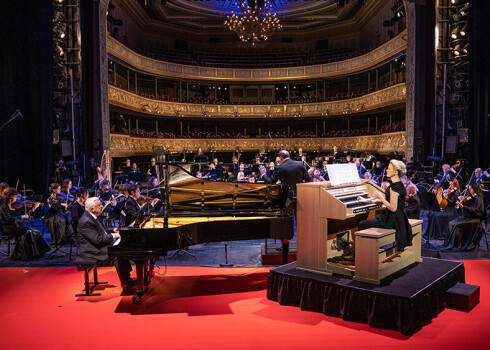 "Par izcilu sniegumu gada garumā" Lielo mūzikas balvu 2020 saņēma pianists un komponists Raimonds Pauls un pianiste Agnese Egliņa.