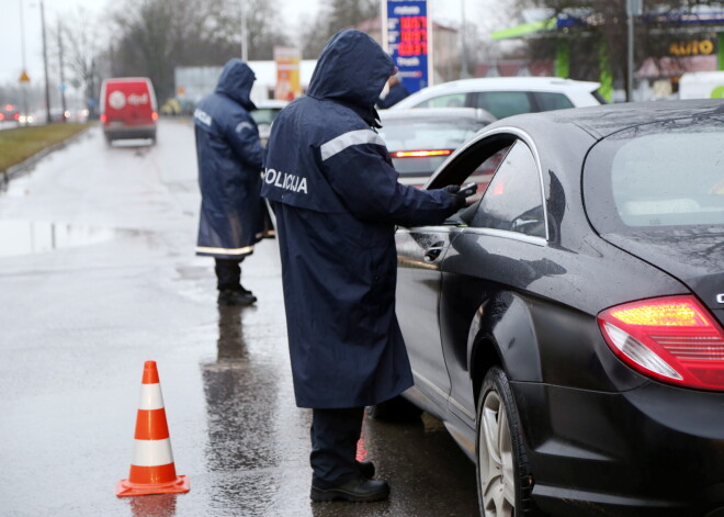 Sestdien Latvijā aizturēti 22 dzērājšoferi; avārijās cietuši četri cilvēki